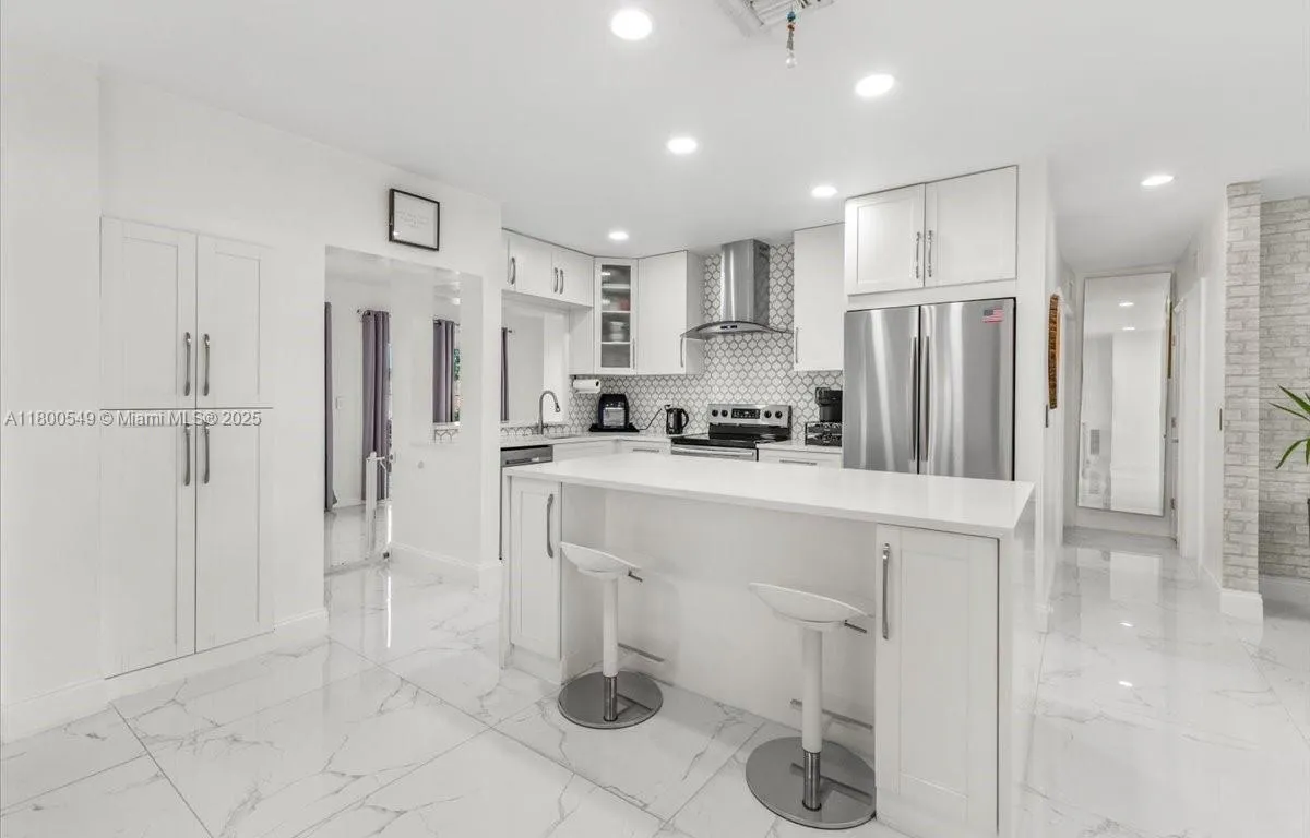 4340 NW 19th Ave, Oakland Park FL 33309
