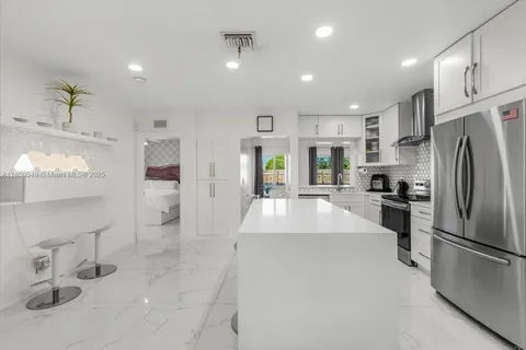 4340 NW 19th Ave, Oakland Park FL 33309