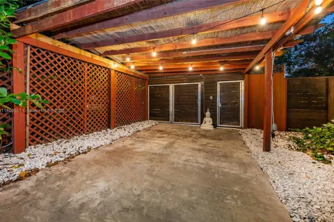 781 NE 75th St, Miami FL 33138