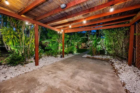 781 NE 75th St, Miami FL 33138