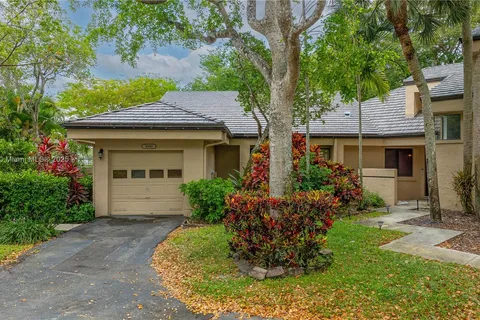 9360 S Chelsea Dr S, Plantation FL 33324