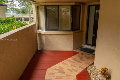 9360 S Chelsea Dr S, Plantation FL 33324