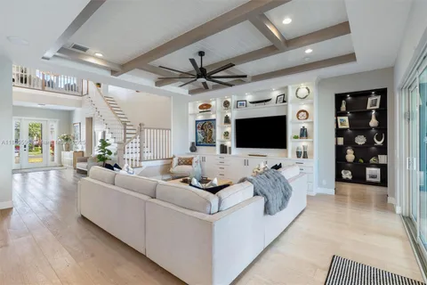 9369 Crestview Cir, Palm Beach Gardens FL 33412