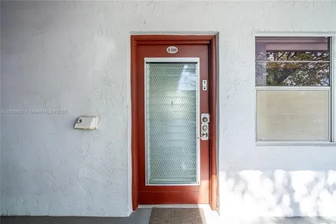 8205 NW 61st St # B209, Tamarac FL 33321