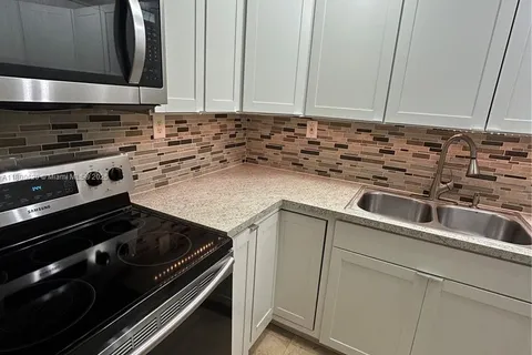 4675 W 18th Ct # 806, Hialeah FL 33012