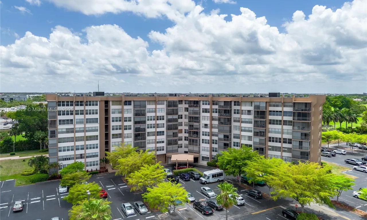 1100 Saint Charles Pl # 407, Pembroke Pines FL 33026