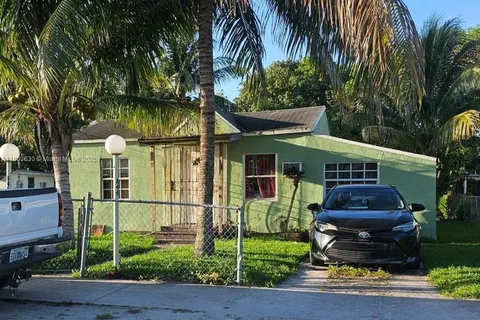 846 NW 114th St, Miami FL 33168