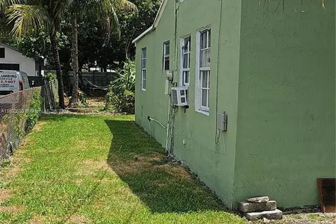 846 NW 114th St, Miami FL 33168