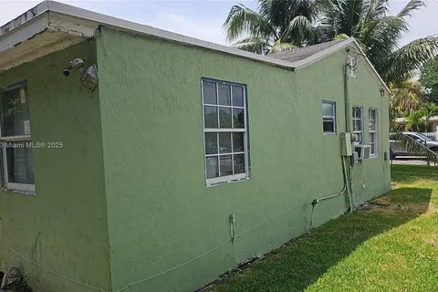 846 NW 114th St, Miami FL 33168