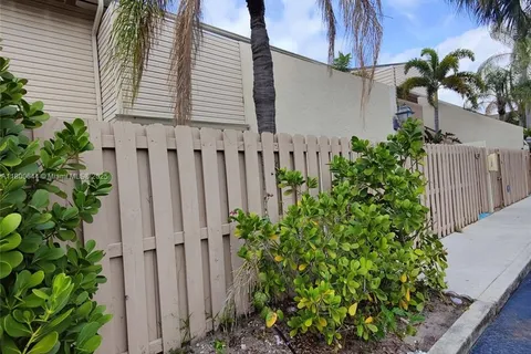 616 Executive Center Dr # 107, West Palm Beach FL 33401