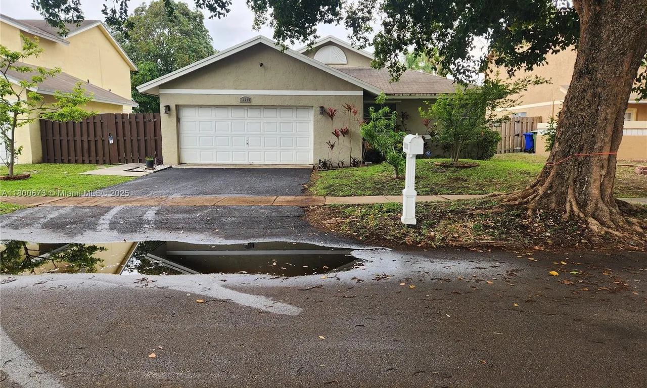 10000 SW 9th Ct, Pembroke Pines FL 33025