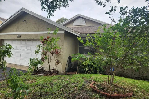 10000 SW 9th Ct, Pembroke Pines FL 33025
