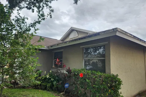 10000 SW 9th Ct, Pembroke Pines FL 33025