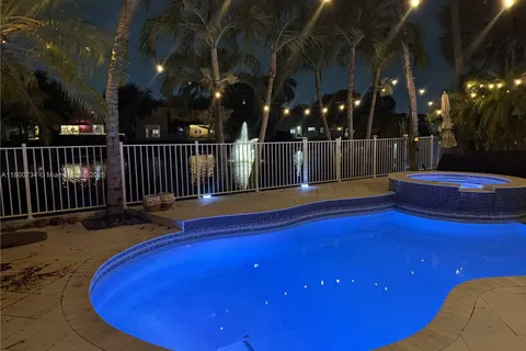8389 NW 115th Ct, Doral FL 33178
