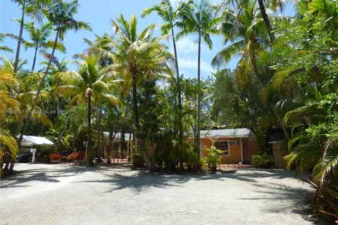 5858 SW 80th St, South Miami FL 33143
