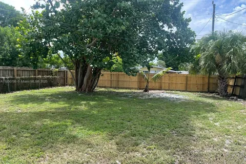 1127 NW 7th Ave, Fort Lauderdale FL 33311