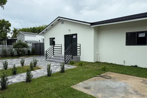 1045 NW 58th Ter, Miami FL 33127