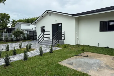 1045 NW 58th Ter, Miami FL 33127