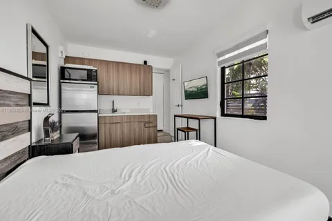 7910 Byron Ave # 5, Miami Beach FL 33141