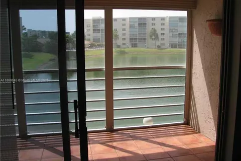 441 SE 3rd St # 202, Dania Beach FL 33004