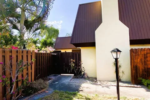 3524 Gardens East Dr # B, Palm Beach Gardens FL 33410