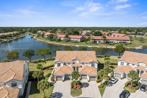 6893 Sterling Greens # 201, Naples FL 34104