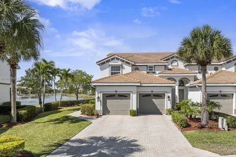 6893 Sterling Greens # 201, Naples FL 34104