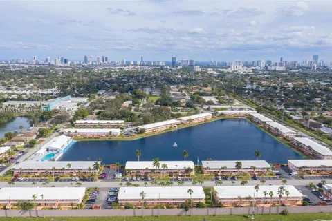 725 SW 11th Ave # 17F, Hallandale Beach FL 33009