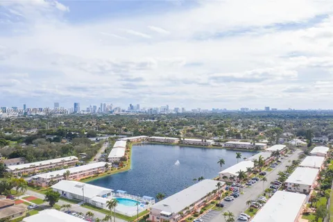 725 SW 11th Ave # 17F, Hallandale Beach FL 33009