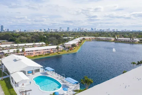 725 SW 11th Ave # 17F, Hallandale Beach FL 33009