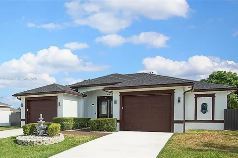 914 SW Mccracken Ave, Port St. Lucie FL 34953