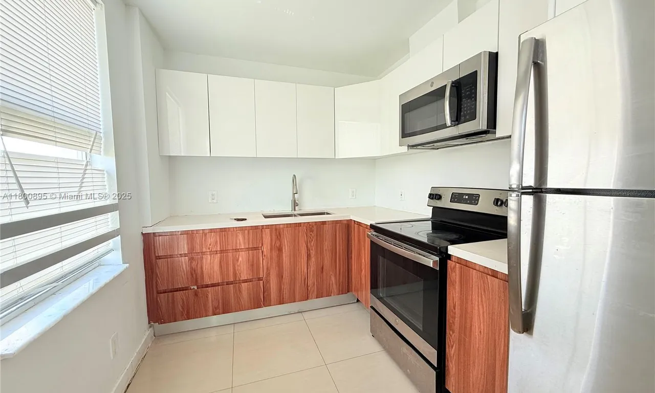 924 Marseille Dr # 38, Miami Beach FL 33141