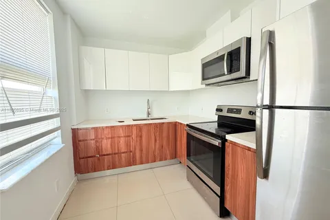 924 Marseille Dr # 38, Miami Beach FL 33141