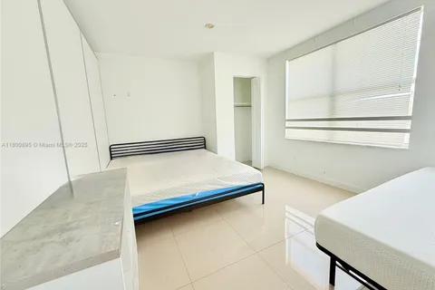 924 Marseille Dr # 38, Miami Beach FL 33141