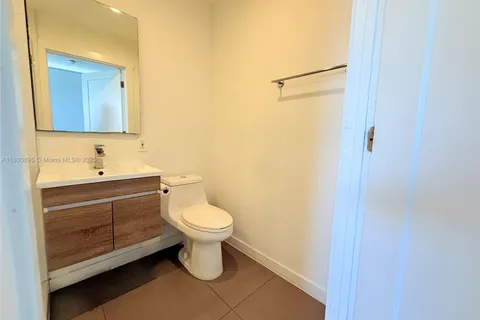 924 Marseille Dr # 38, Miami Beach FL 33141