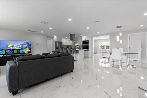 6307 NW 19TH CT, Margate FL 33063-2307