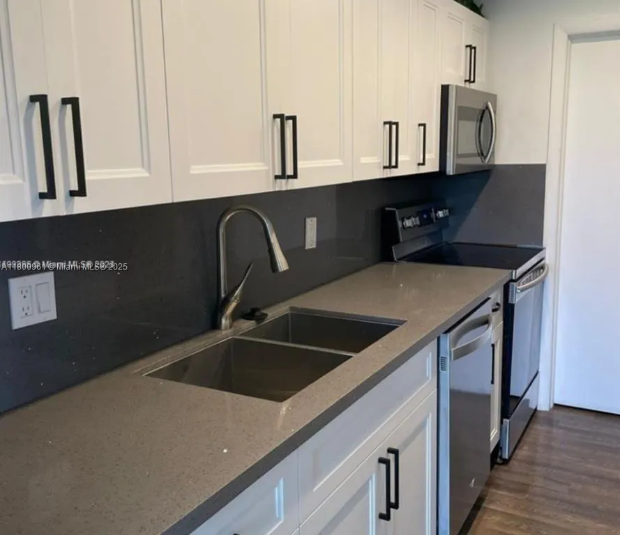 4164 Inverrary Dr # 301, Lauderhill FL 33319