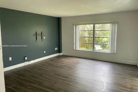4164 Inverrary Dr # 301, Lauderhill FL 33319