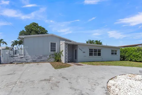 1371 NW 198th St, Miami Gardens FL 33169