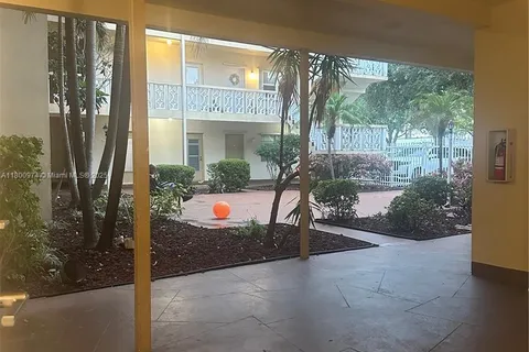 1958 Monroe St # 102, Hollywood FL 33020