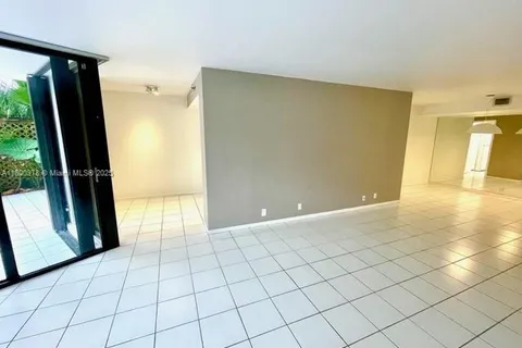 4000 TOWERSIDE TE # 305, Miami FL 33138