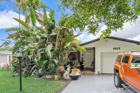 1012 NE 8th St, Hallandale Beach FL 33009