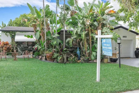 1012 NE 8th St, Hallandale Beach FL 33009