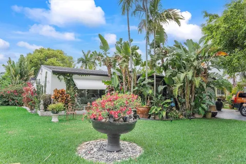 1012 NE 8th St, Hallandale Beach FL 33009