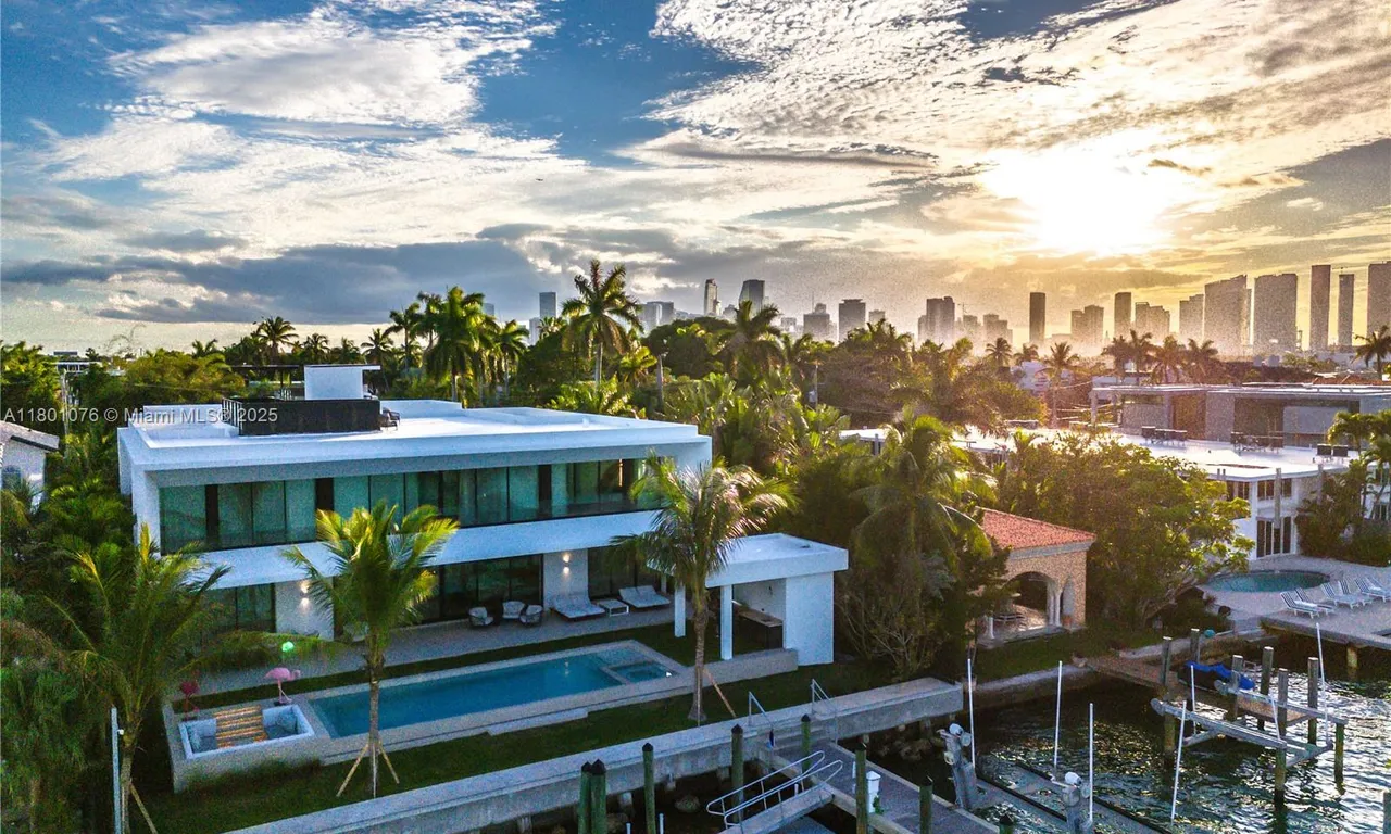 375 N Hibiscus Dr, Miami Beach FL 33139
