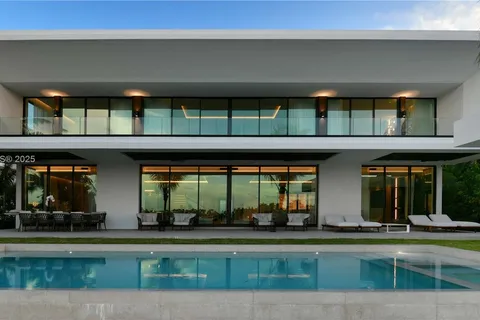 375 N Hibiscus Dr, Miami Beach FL 33139