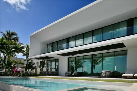 375 N Hibiscus Dr, Miami Beach FL 33139