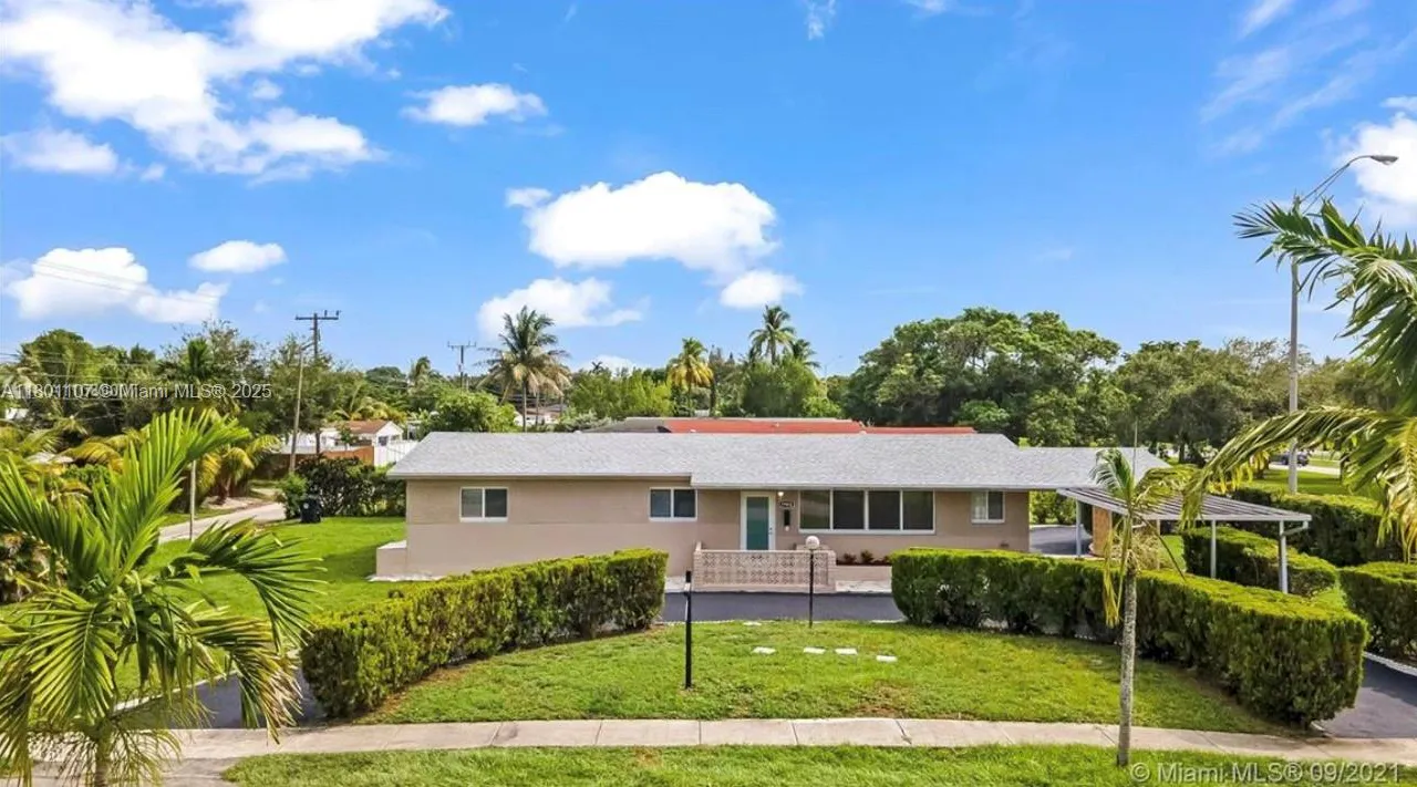 1900 NE 180th St, North Miami Beach FL 33162