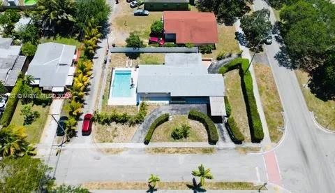 1900 NE 180th St, North Miami Beach FL 33162