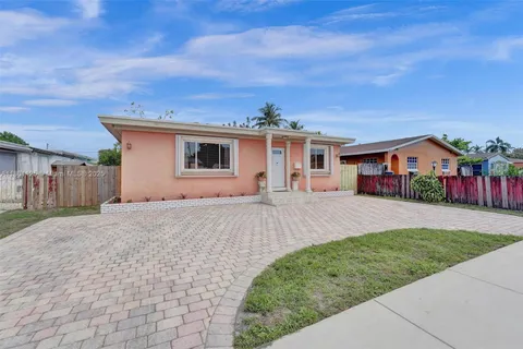 2435 Wilson St, Hollywood FL 33020